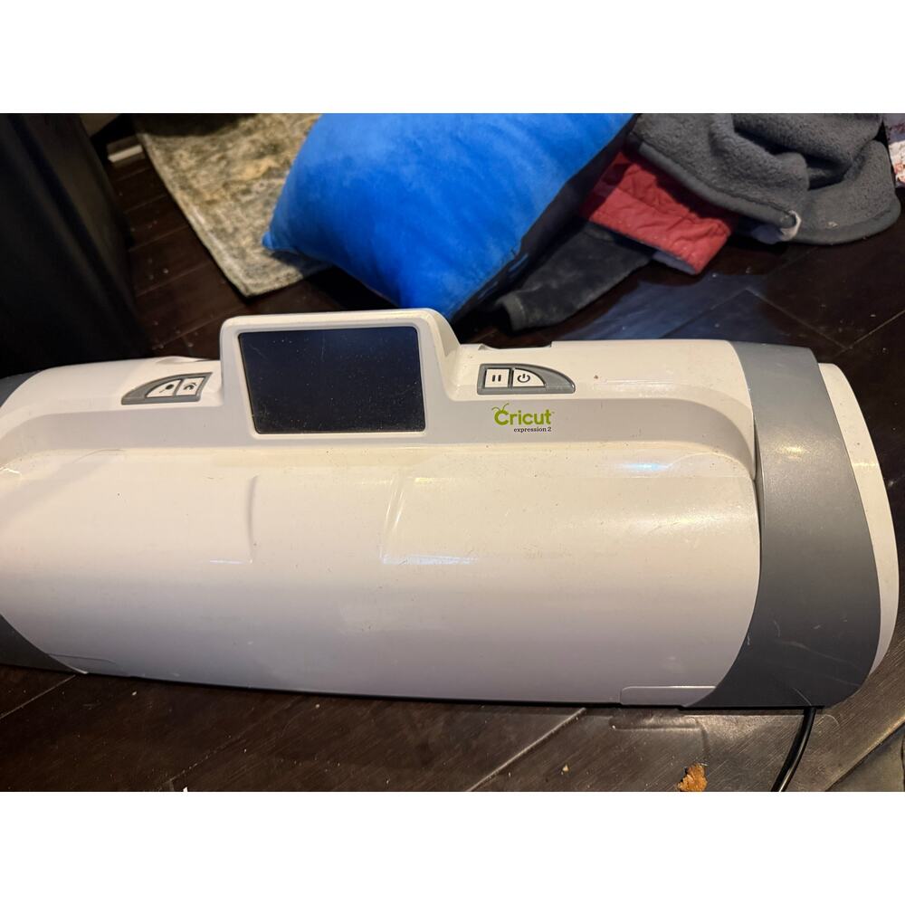 Cricut Expression 2 Cutting Machine 
Excellent Condition w Power Cord Ships Fast